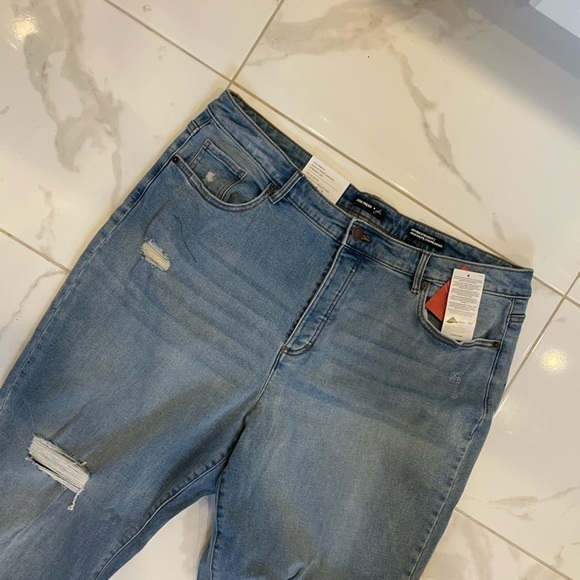 New Highrise Straight Leg Jeans With Lycra Spandex - Picture 9 of 16